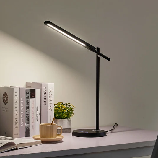 Lindby Valtorin Lámpara de mesa LED, negra