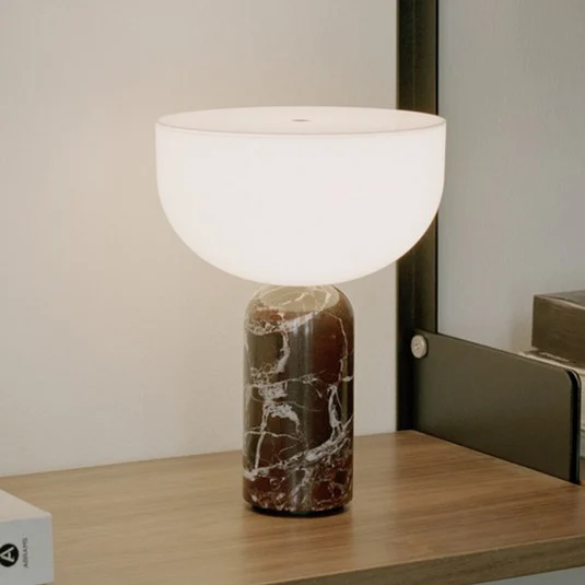 New Works Kizu lámpara de mesa recargable Rosso Levanto