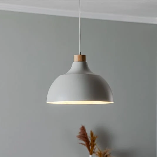 Lámpara colgante Envostar Kaitt, beige, Ø 34 cm, detalle de madera