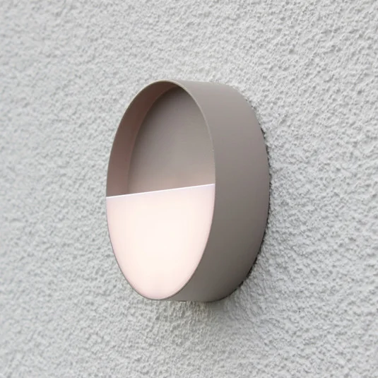 Aplique de exterior Meg LED recargable, color arena, Ø 15 cm