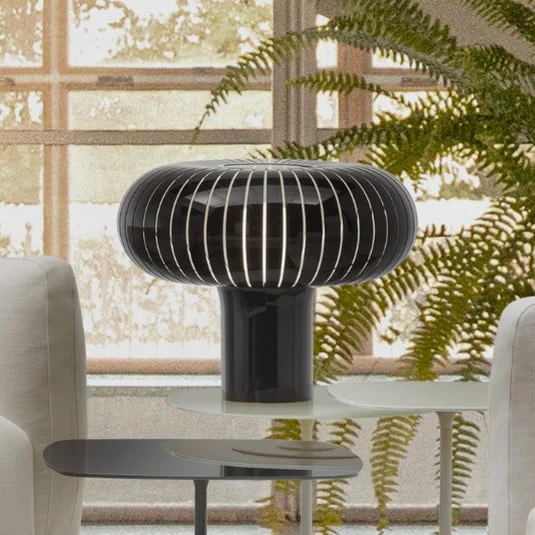 Lámpara de mesa Kartell Teresa, negra, Ø 50 cm, PMMA reciclado