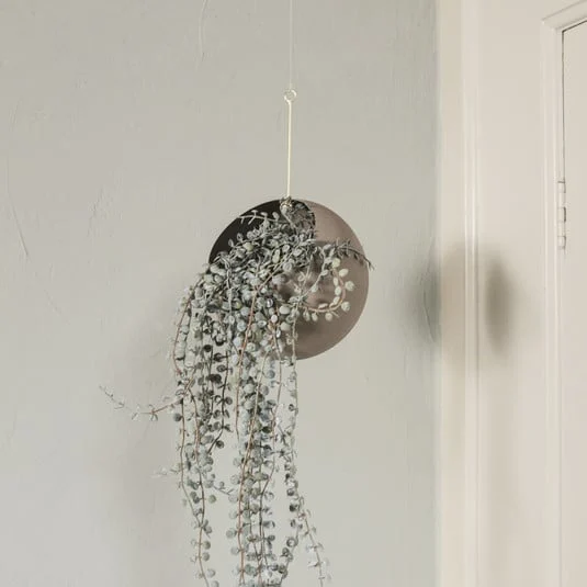 Maceta Globe de AYTM, colgante, Ø 21 cm, gris, aluminio