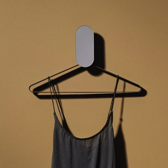 AYTM Colgador de pared Ovali, espejo, negro, cristal, madera, acero