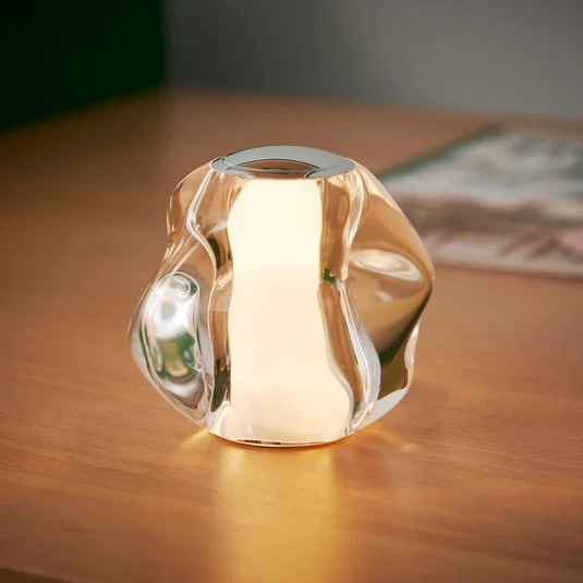 Lámpara de mesa recargable LED LOOM DESIGN Ice Ball, cromada, Ø 10,5 cm