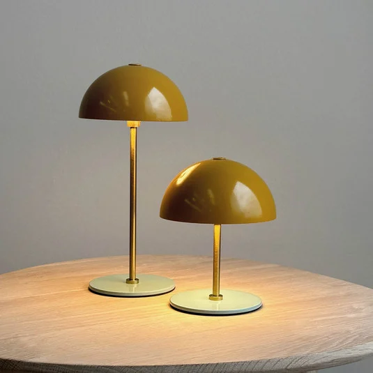 Lámpara de mesa recargable LED Along de Dyberg Larsen, color curry, juego de 2