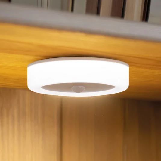 Lámpara LED bajo armario recargable Magnetics, Ø9cm, sensor, 6.500K