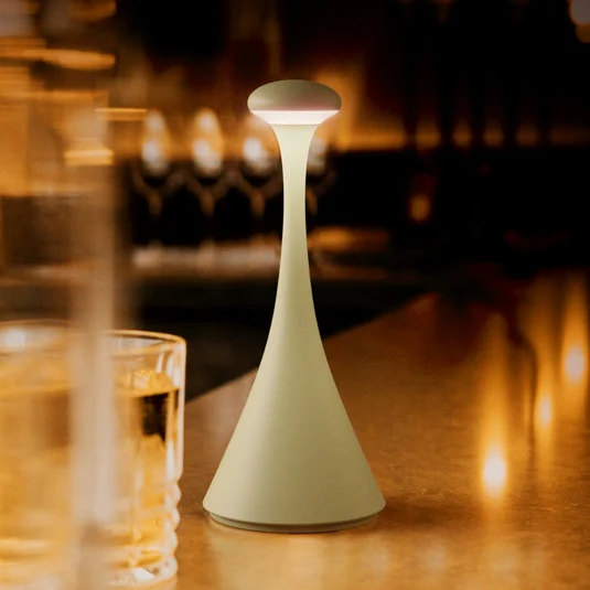 Lámpara de mesa LED recargable Nudrop mini, verde salvia, IP54, atenuable