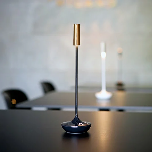 Lámpara de mesa recargable Nucandle LED, negra/cobre, IP54, atenuable