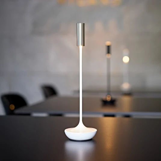 Lámpara de mesa recargable Nucandle LED, blanco/plata, IP54, atenuable