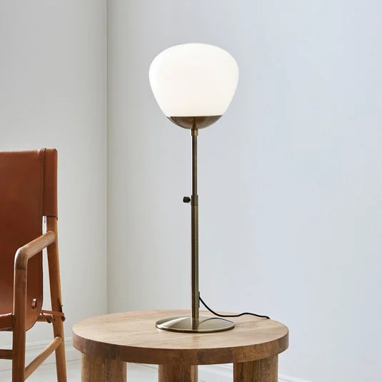 Lámpara de mesa Rise, altura 75 cm, latón antiguo, hierro, cristal