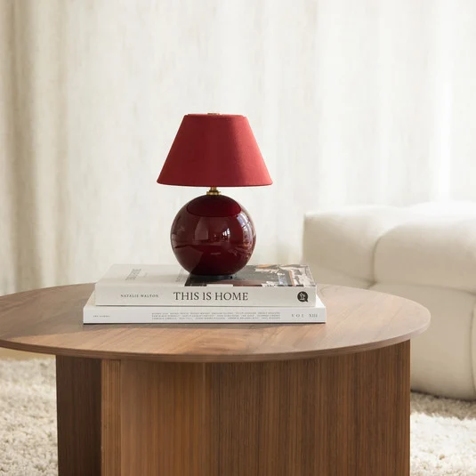 Iris 16 lámpara de mesa LED roja Texti - Globen Lighting