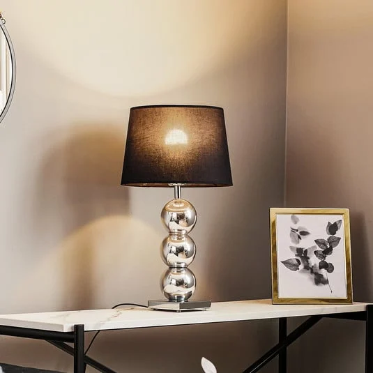 Lámpara de mesa textil Fulda, pantalla negra, base cromada