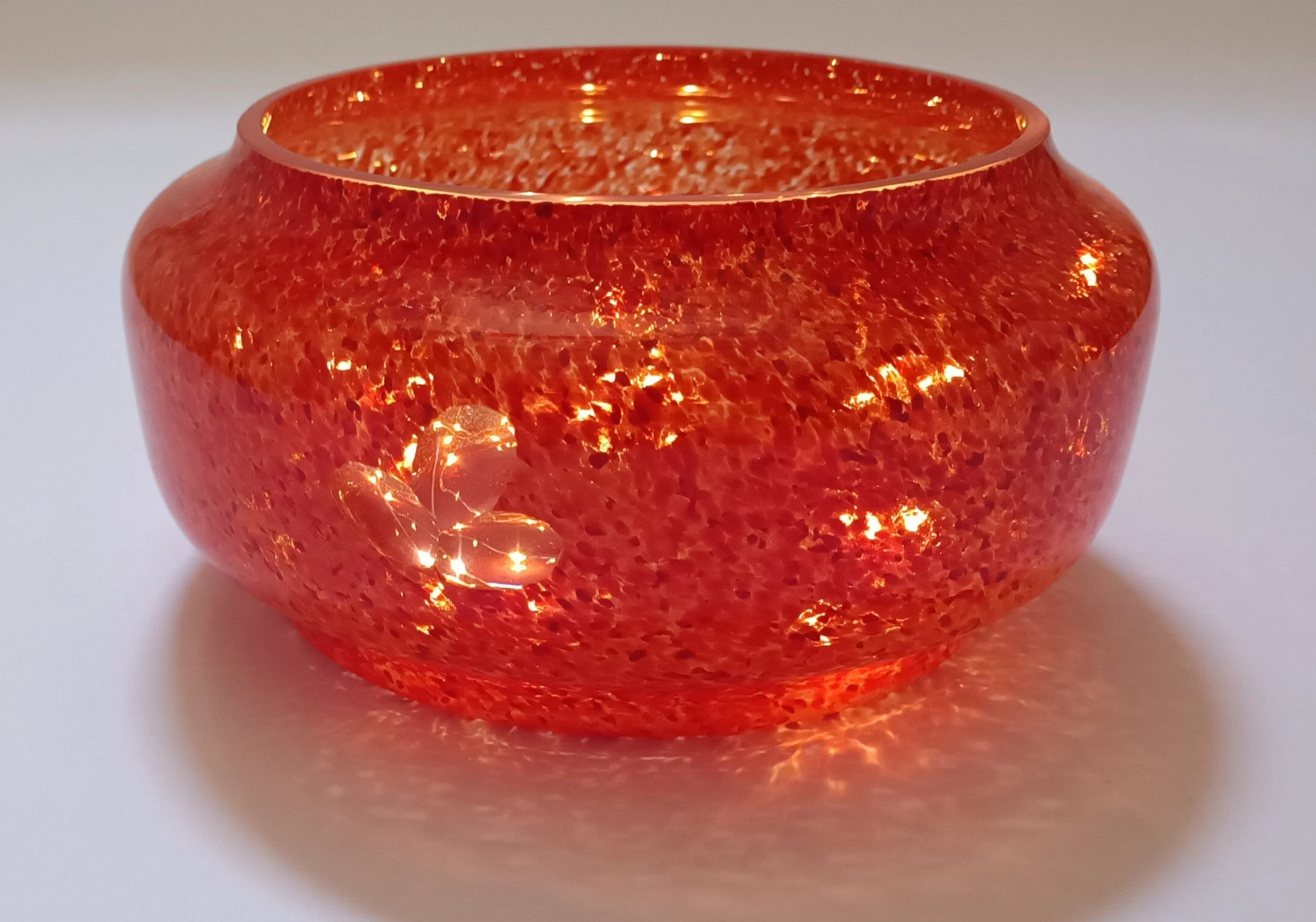 Cuenco de vidrio soplado con luz – Aurora Coral Flor de lis