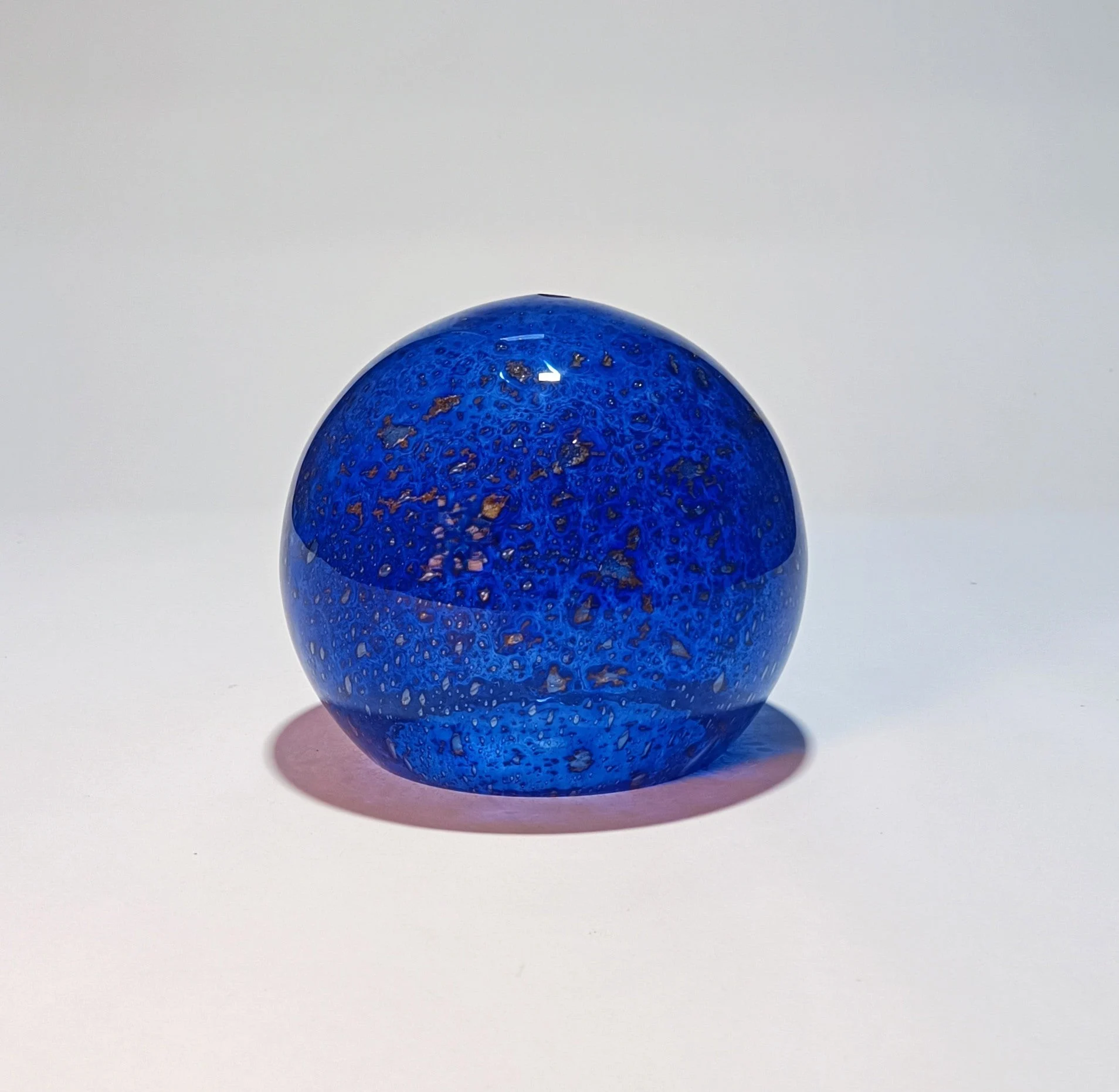 Lámpara de Mesa Esfera de Cristal Artesanal Volkano Azul Cobalto