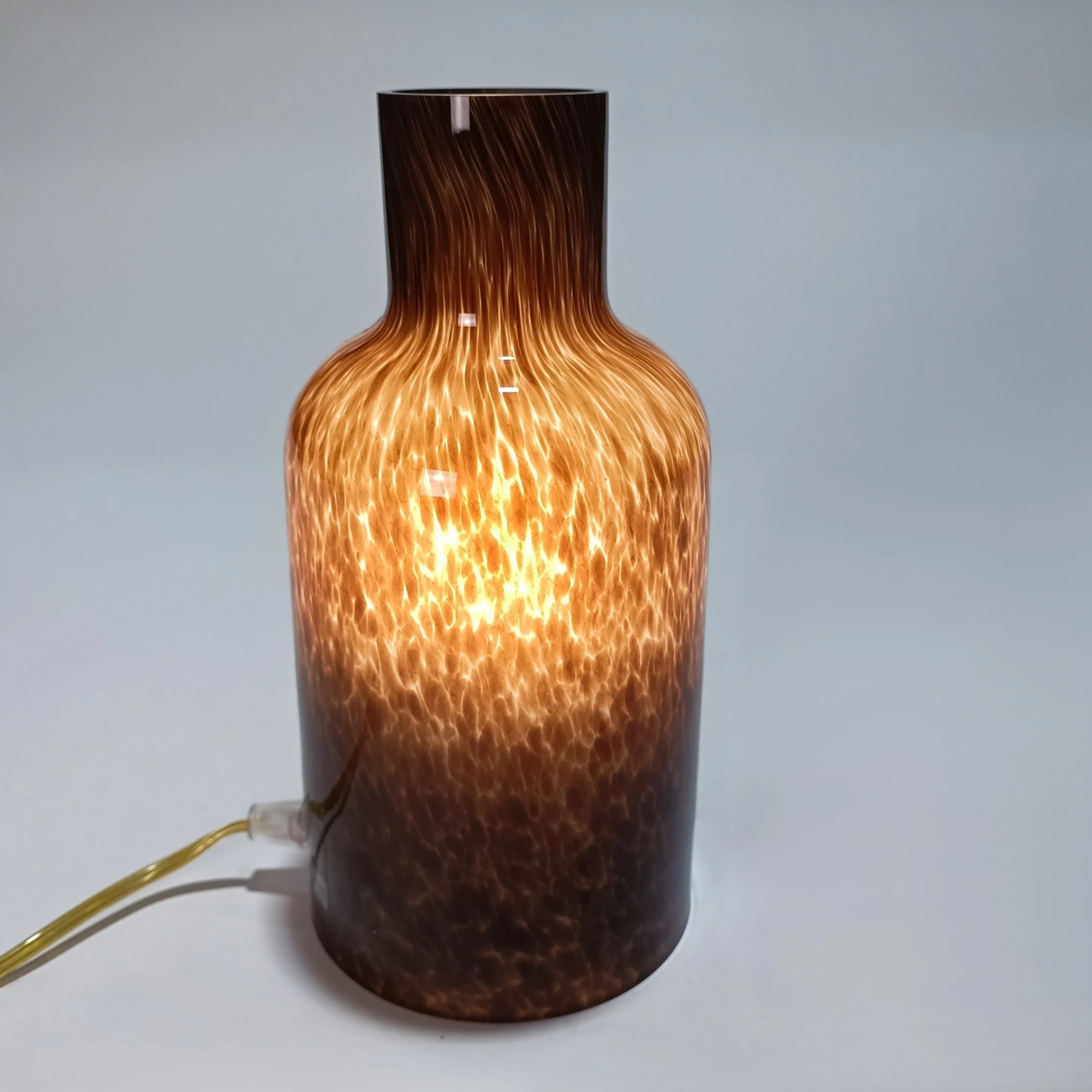 Black Lamp Bottle — Lámpara de Mesa en Vidrio Soplado
