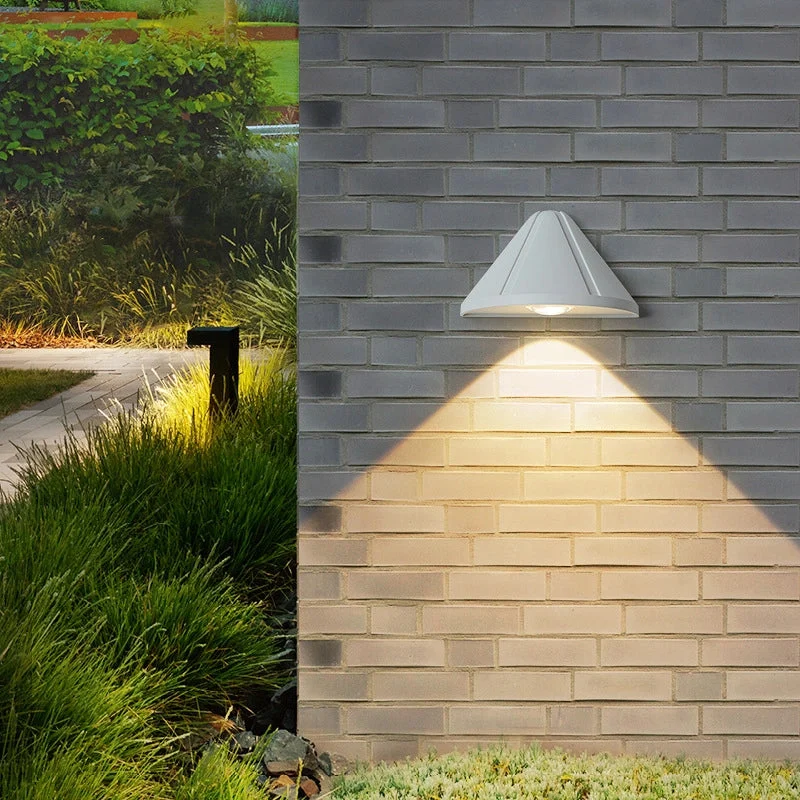 Aplique de pared exterior moderno IP65 con forma semicónica
