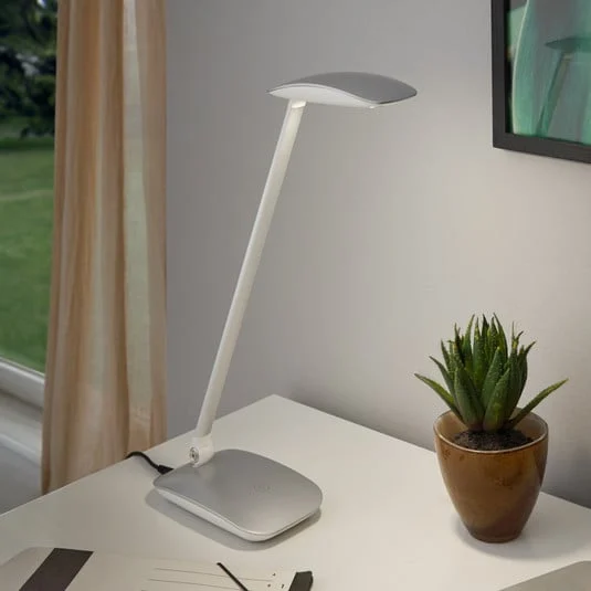 Lámpara de mesa LED plateada Cajero con atenuador