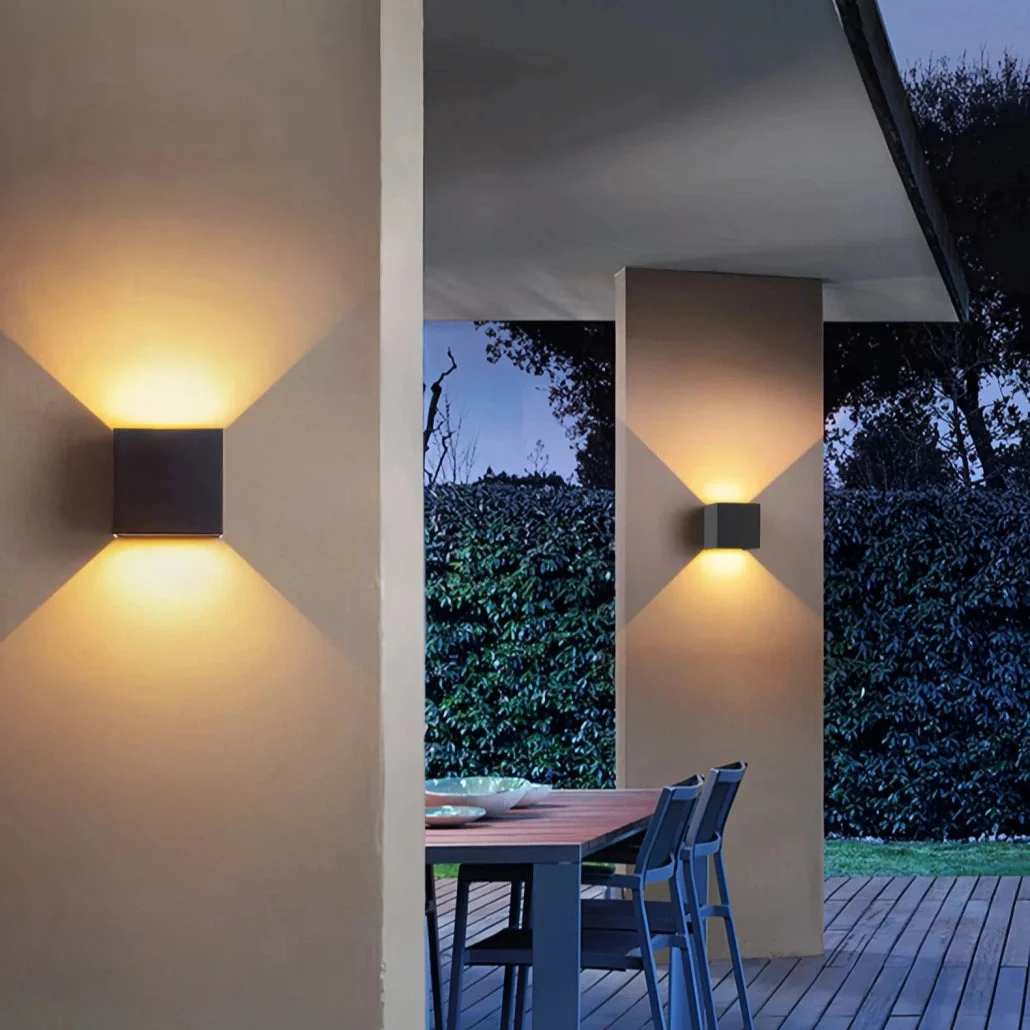 Aplique de pared exterior bidireccional LED cubo IP65 6W o 10W