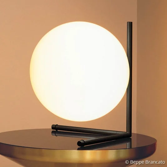 Lámpara de mesa FLOS IC T2, negra