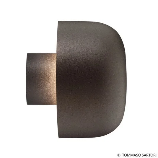 Aplique de exterior para exteriores FLOS Bellhop, 2700 K, marrón oscuro