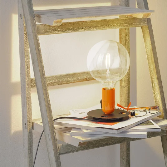 Lámpara de mesa LED Lampadina de FLOS, naranja, base negra