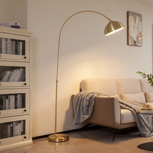 Lámpara arqueada Lennart de Lindby, latón, altura regulable, E27