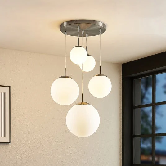 Lámpara colgante Lindby Heleska, blanca, de cristal, 5 luces, Ø 50 cm
