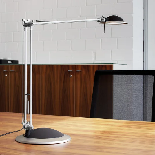 Lámpara de mesa LED MAULbusiness, aluminio, altura 50 cm