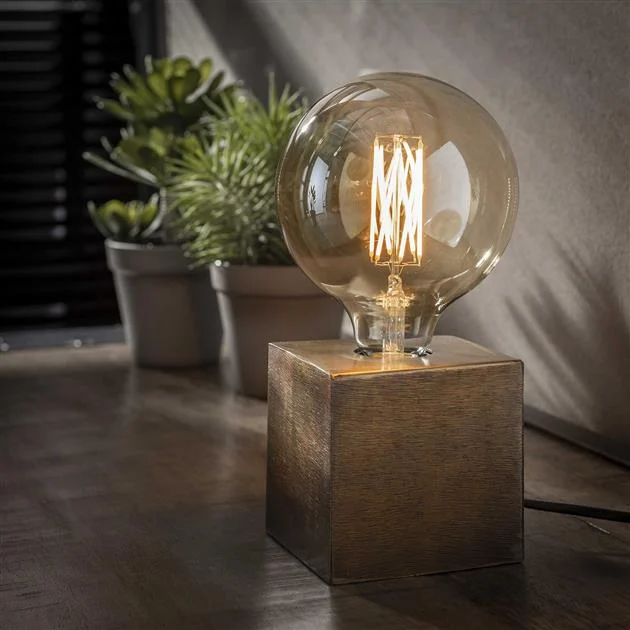 LuzCubo – Lámpara de Mesa Industrial con Diseño Moderno