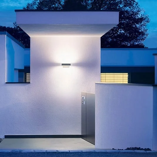 Aplique de exterior STEINEL Smart L 810 C, color antracita, con iluminación