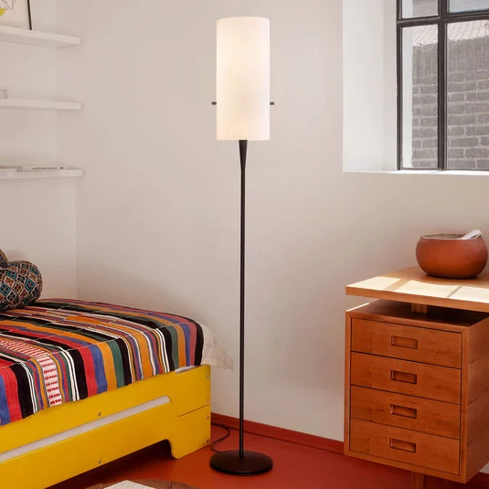serien.lighting Club M lámpara de pie LED, negro