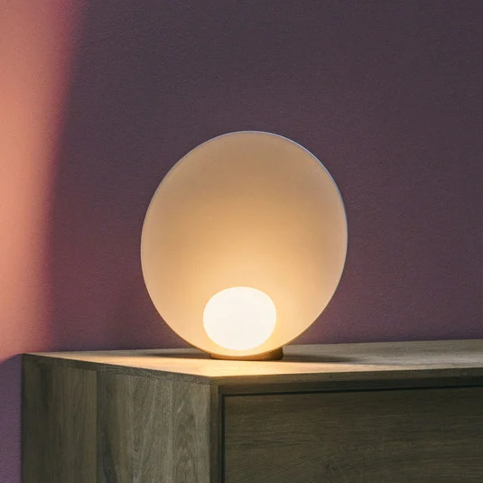Lámpara de mesa LED Musa 7400 de Vibia, rosa, Ø 26 cm, de pie