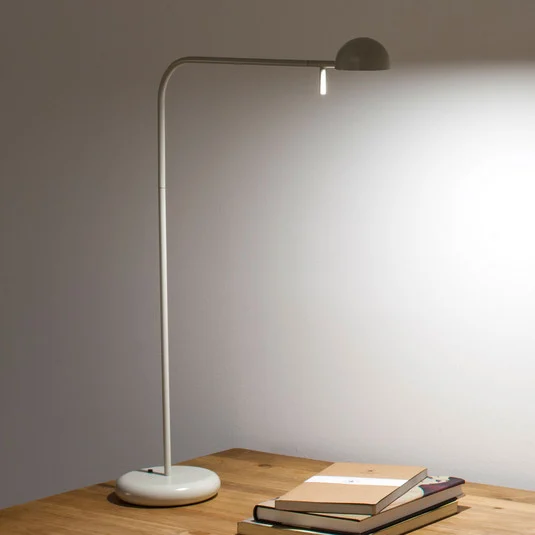 lámpara de mesa LED Vibia Pin 1655, longitud 40 cm, color crema