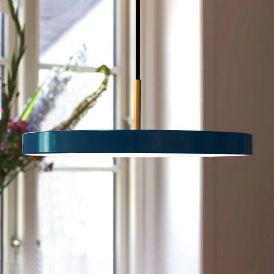 UMAGE lámpara colgante LED Asteria Medium, petróleo/latón, Ø 43 cm