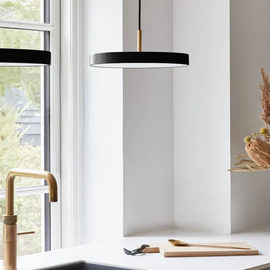 UMAGE Asteria mini lámpara colgante latón negro