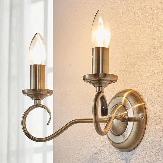 Aplique de pared Lindby Marnia, latón envejecido, 2 luces, 27 cm, E14