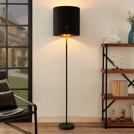 Lindby Nymar lámpara de pie, tela, negro-oro