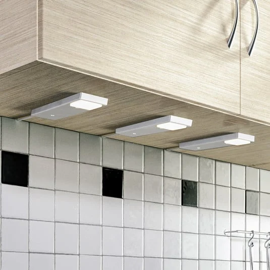 Lindby Amaryll lámpara LED bajo mueble, 3 ud plata