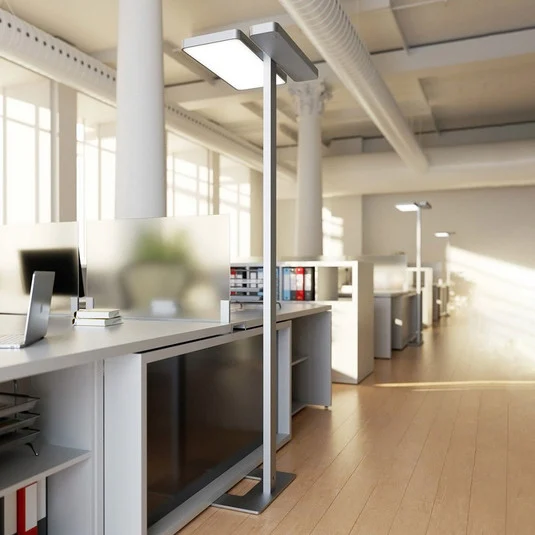Arcchio lámpara de pie LED para oficina Aila, plata, sensor de luz diurna