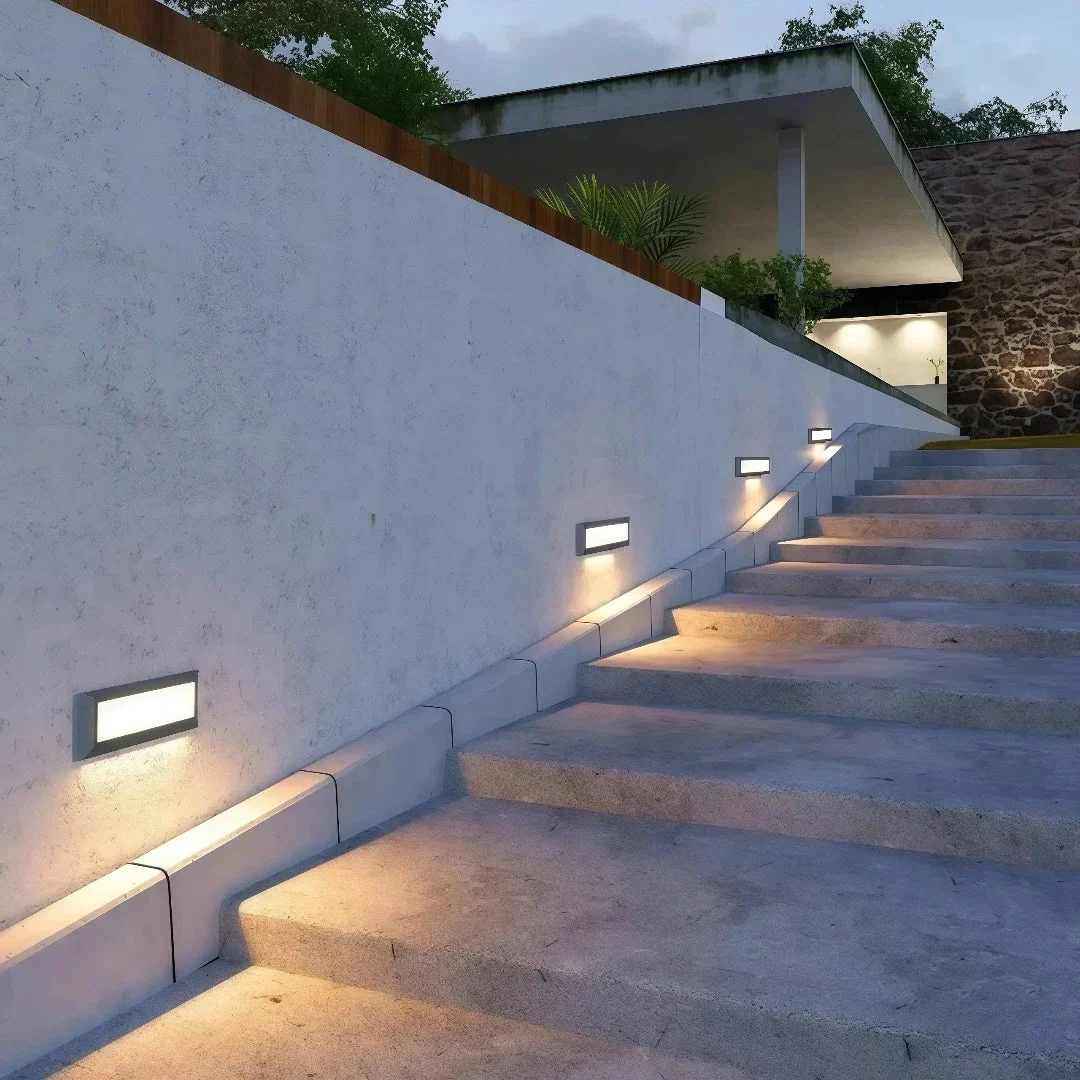 Baliza LED exterior IP65 de metal rectangular moderna para escalera