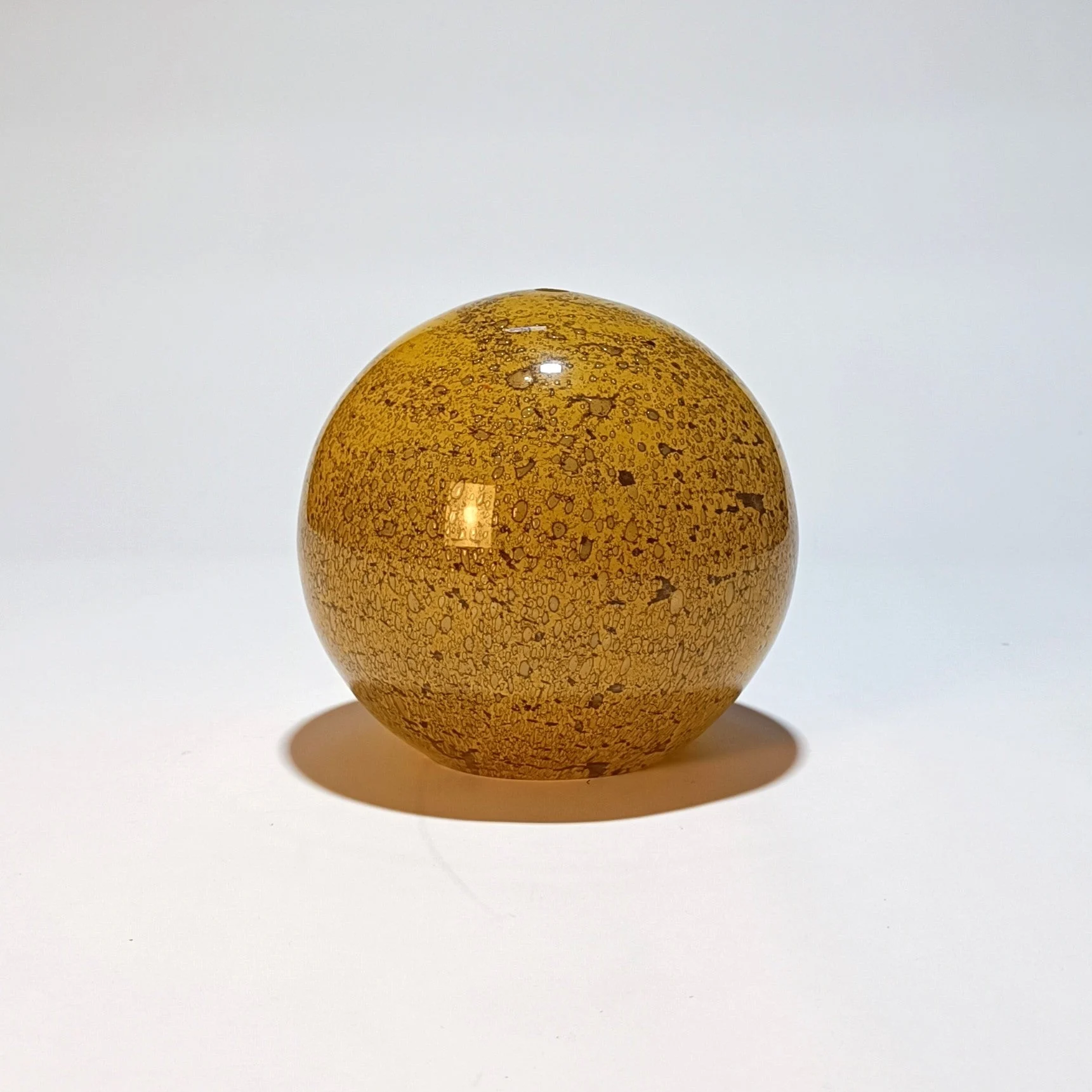 Pantalla Esfera de Vidrio Artesanal Volkano Ámbar Dorado