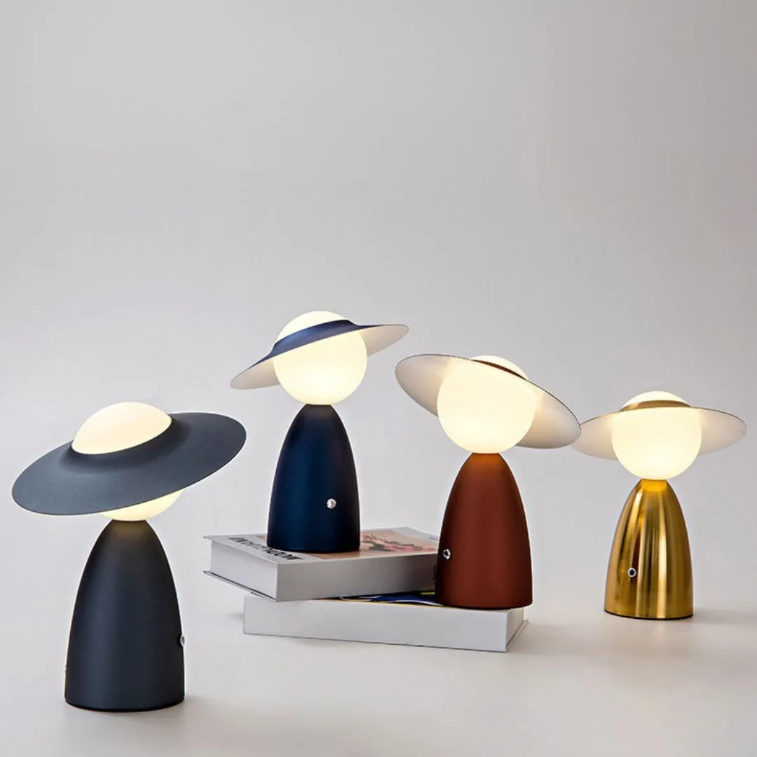 LuzCarga – Lámpara de Mesa Sombrero LED Recargable con Carga Inalámbrica Azul Rojo Dorado