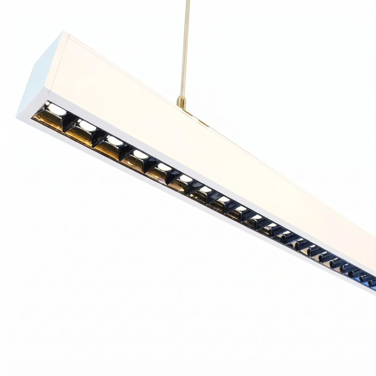 Luminaria colgante lineal LED 30W 120cm 2750lm de bajo UGR16