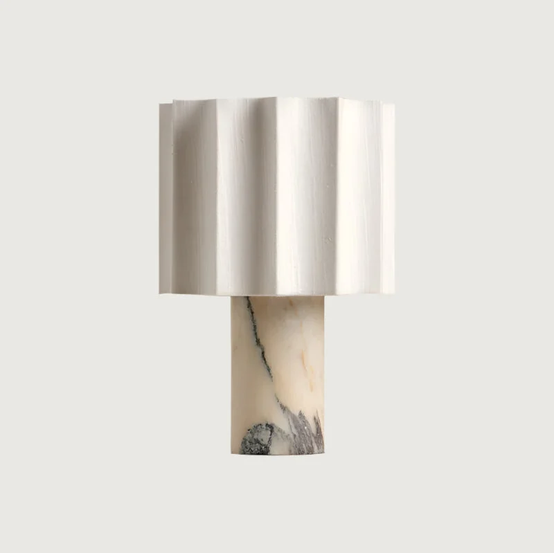 Zareen - Lámpara de Mesa Elegante con Base de Mármol y Batería Integrada - Pantalla de Tela Suave - Carga Rápida - LED Integrado