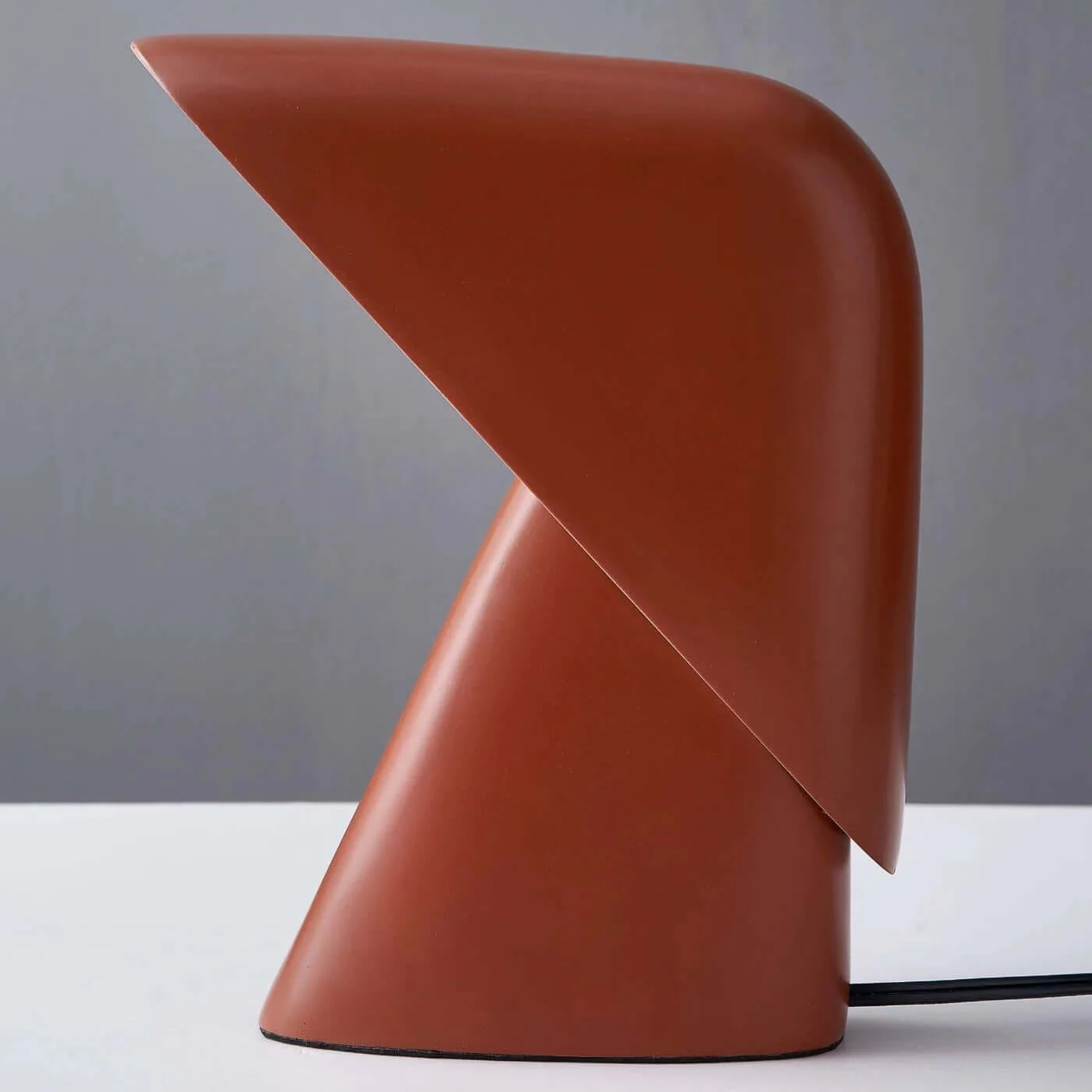 Ostel - Lámpara de Mesa Elegante con Pantalla Ajustable y Luz Cálida 2700k - Ideal para Decoración y Ambientes Sofisticados
