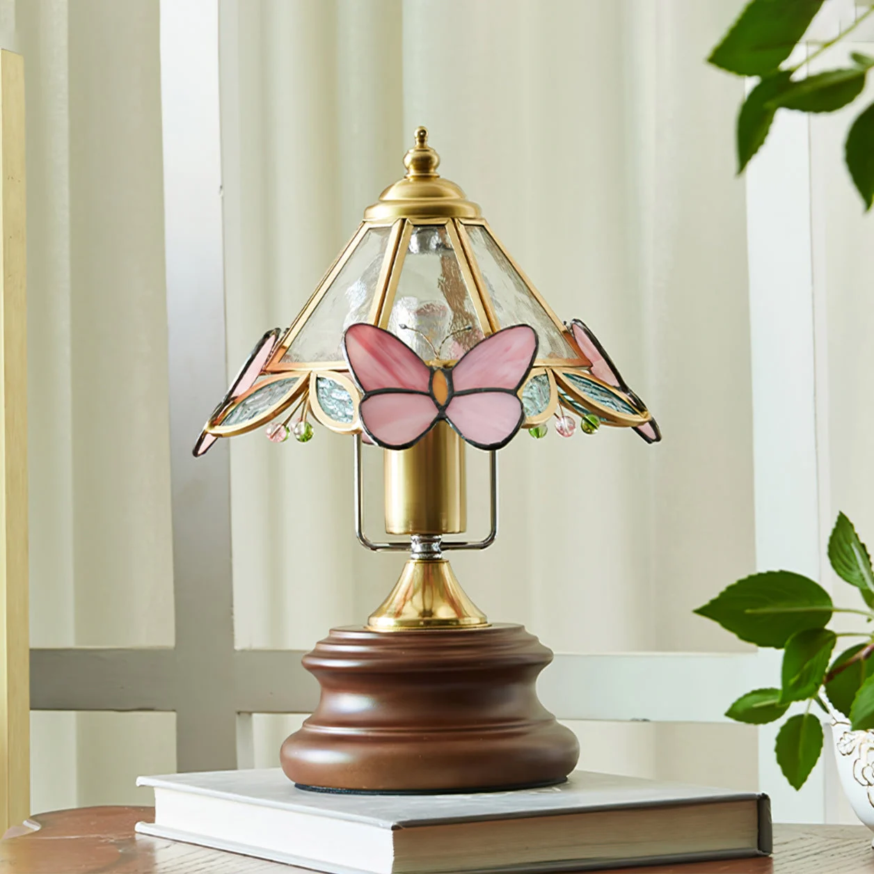 Zireya - Lámpara de Mesa con Diseño de Mariposa en Vidrio y Base de Madera - Elegante y Encantadora