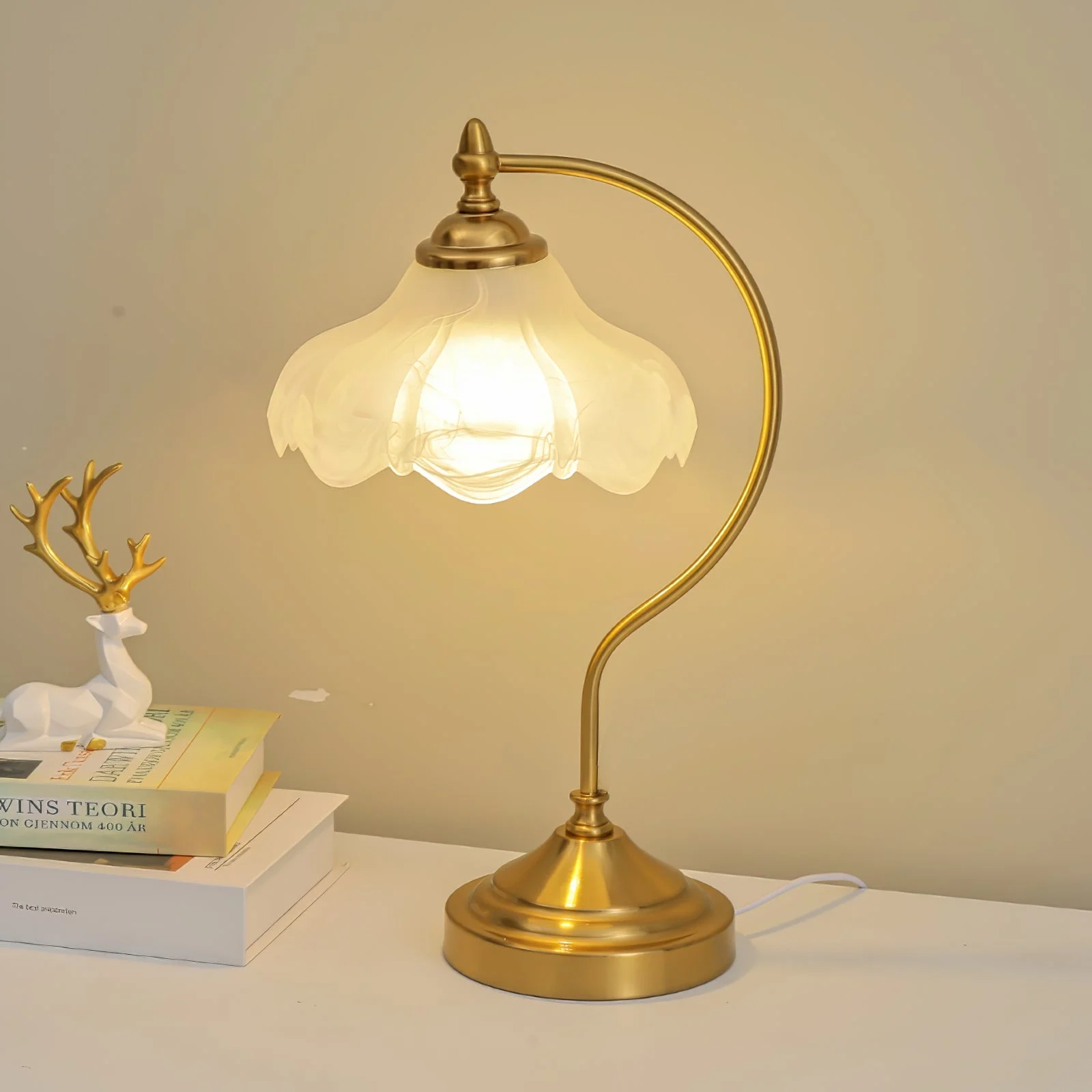 Aviro - Lámpara de Mesa Vintage con Pantalla de Vidrio y Acabado en Latón Dorado - Ideal para Mesita de Noche y Oficina
