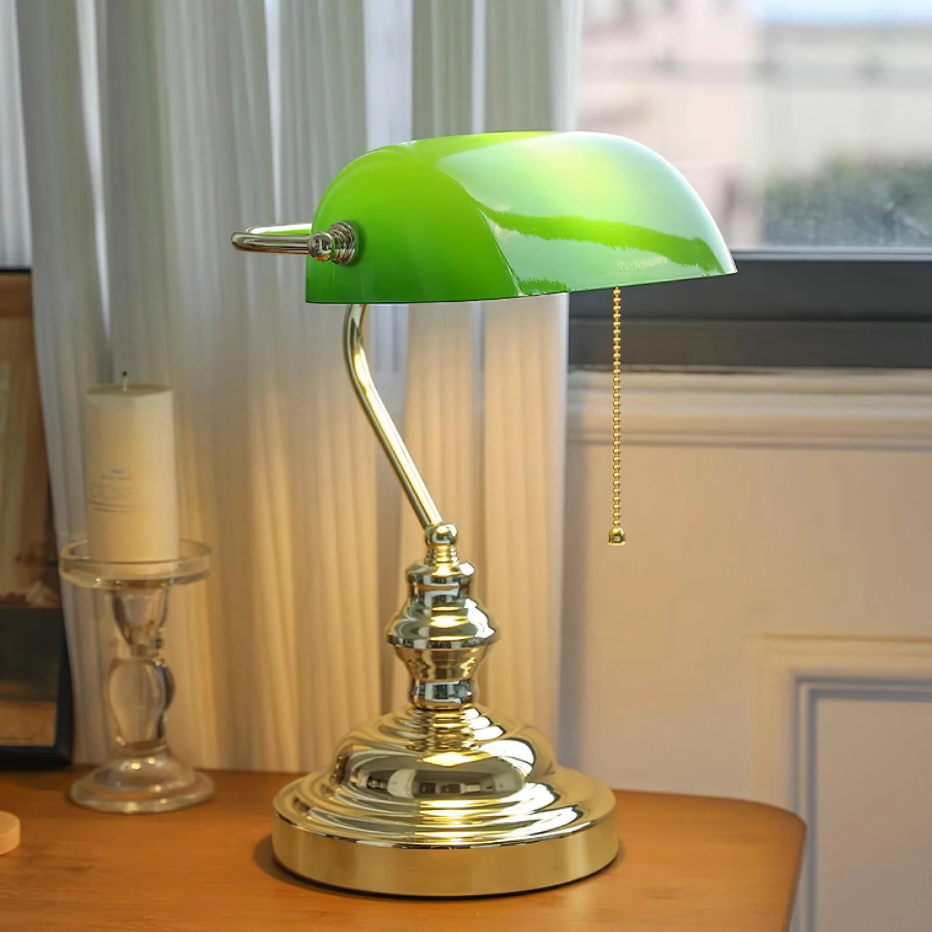 Olure - Lámpara de Mesa Vintage con Pantalla de Vidrio Verde y Base Metálica - Ideal para Oficina y Biblioteca - 26 cm Diámetro - 36 cm Altura