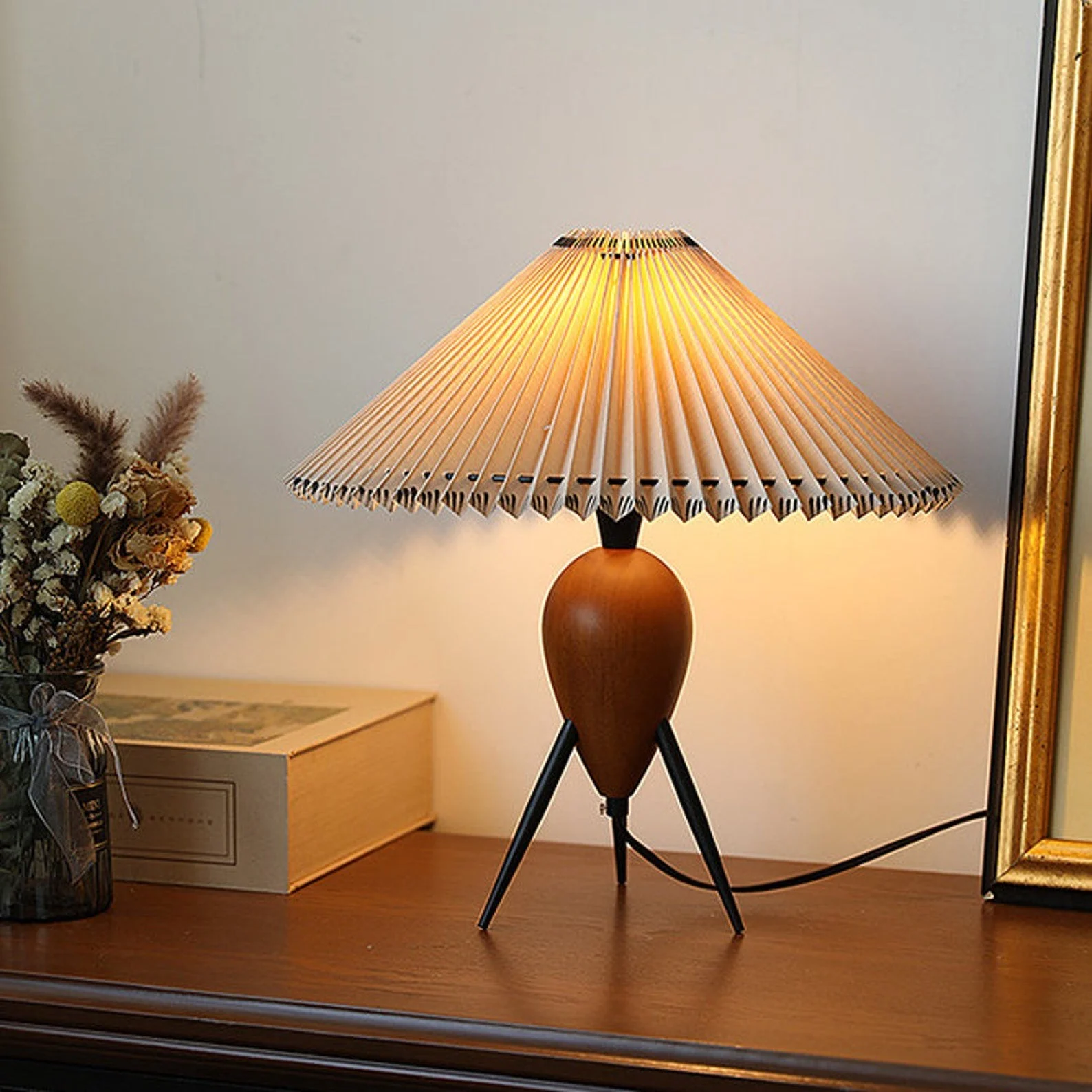 Auril - Lámpara de Mesa Vintage de Madera y Metal con Diseño Único – 40cm de Diámetro