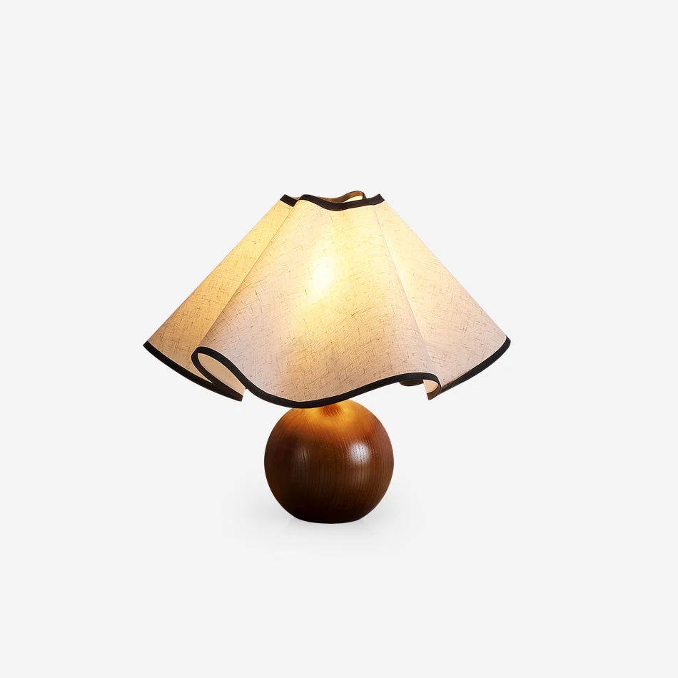 Olvra - Lámpara de Mesa de Madera con Pantalla de Tela Curvada y Base Esférica – Acabados en Madera Natural y Negro